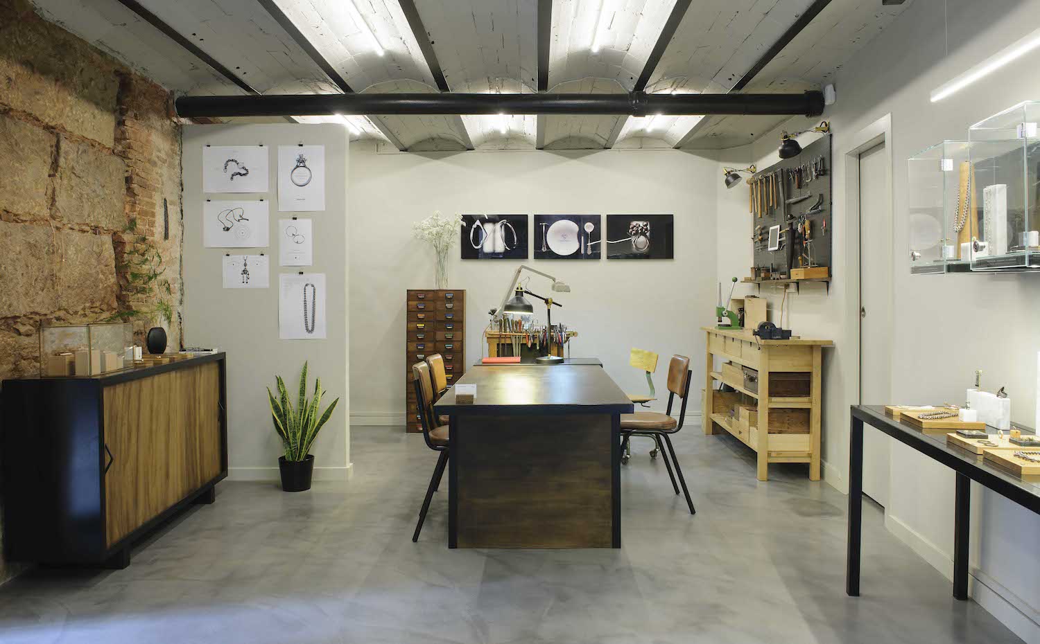 Mesa. La mesa de trabajo es un poderosos elemento visual de comunicación entre el taller y la tienda