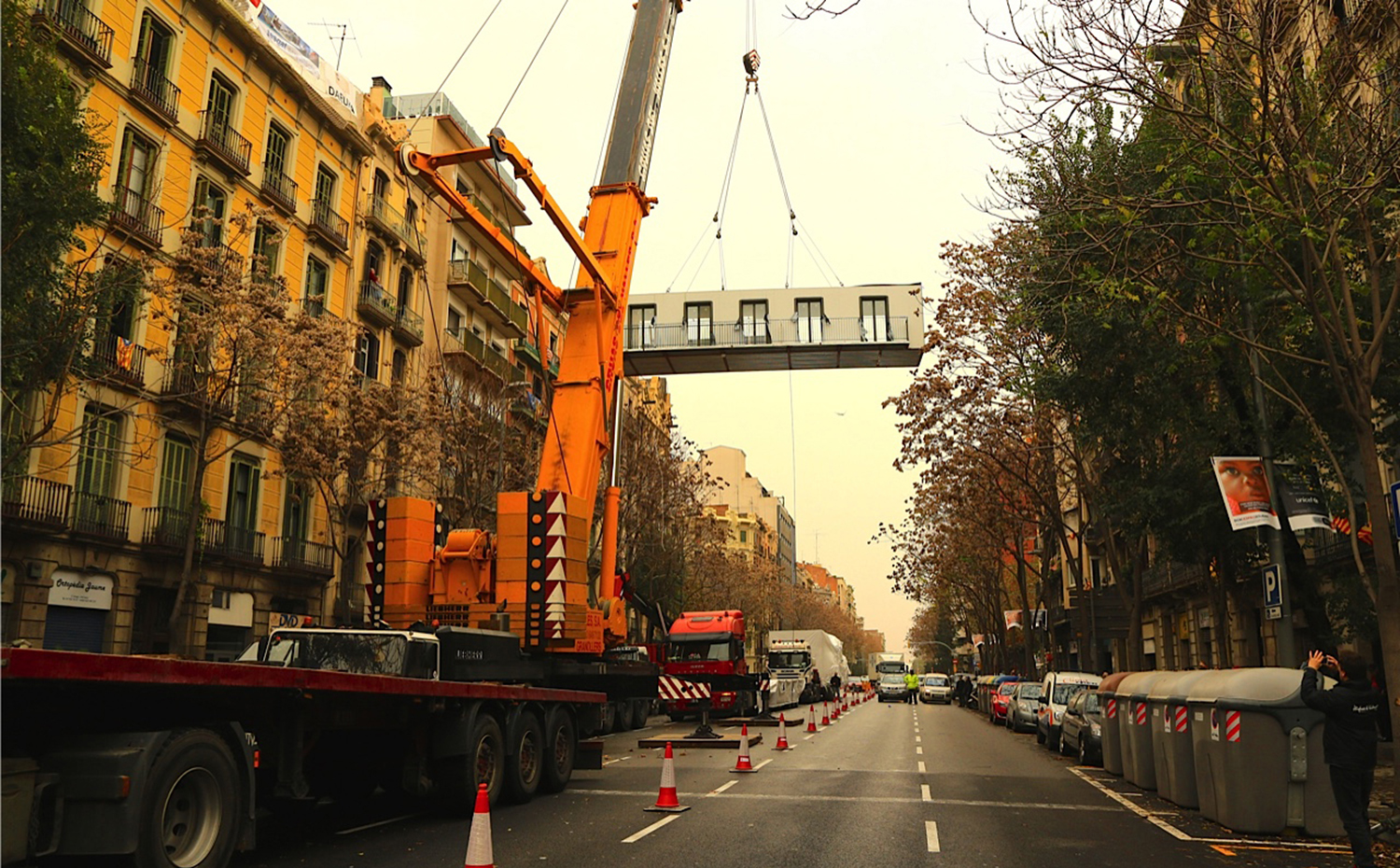 "Mi casa llegó volando", los áticos prefabricados y transportables de La Casa por el Tejado cortometrajes feria Barcelona Building Construmat