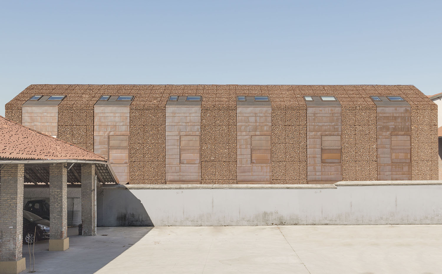 Seis casas en un granero, Sesto San Giovanni (Italia), Studio Roberto Mascazzini Architetto Finalistas de los Premios Europeos del Cobre en la Arquitectura