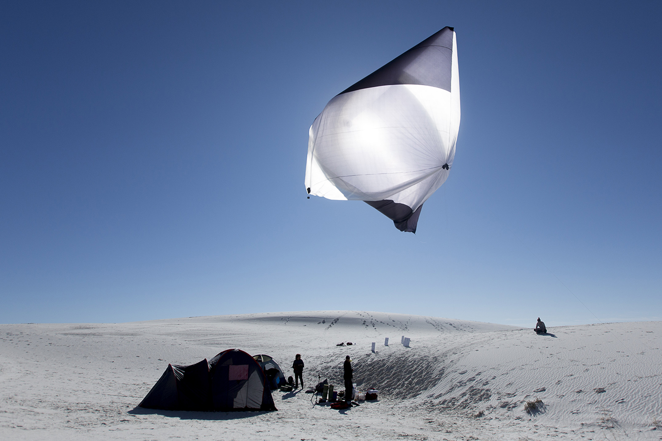 Tomás Saraceno, Aerocene, launches at White Sands Natural Park, 2015. 