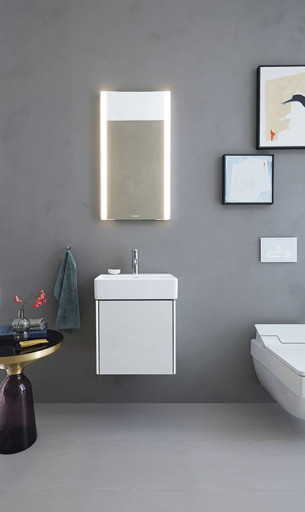 La nueva serie de muebles de baño XSquare, de Duravit, incluye un mueble bajo lavabo de solo 434 mm de ancho por 340 mm de profundidad.
