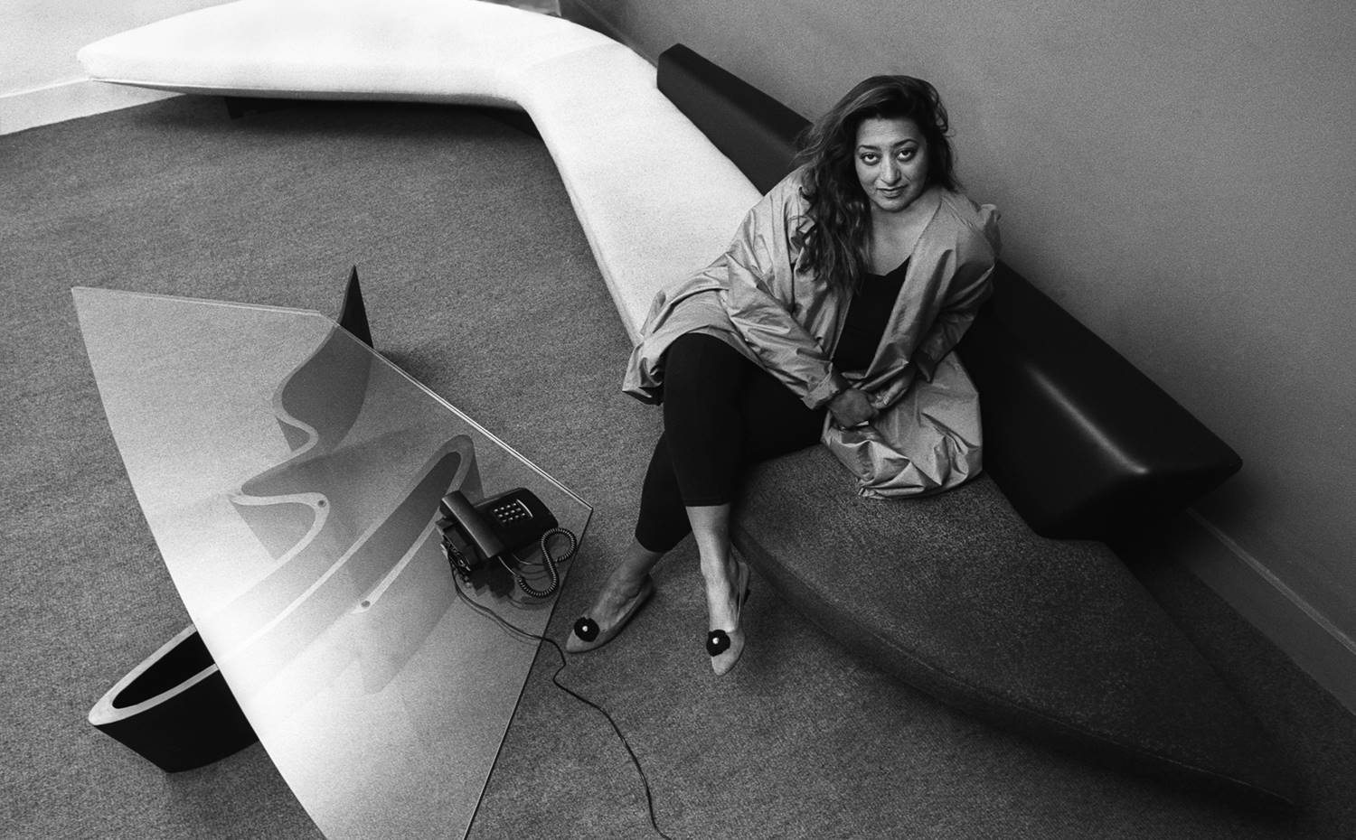 Zaha Hadid en su oficina de Londres en los años 80.