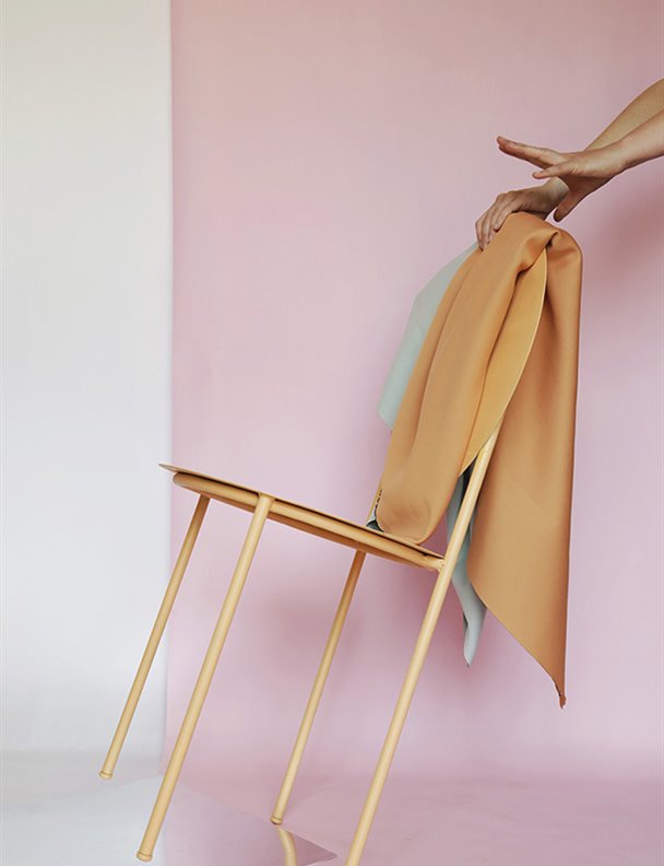 Bodegón Cabinet diseña su silla más redonda, La Prima