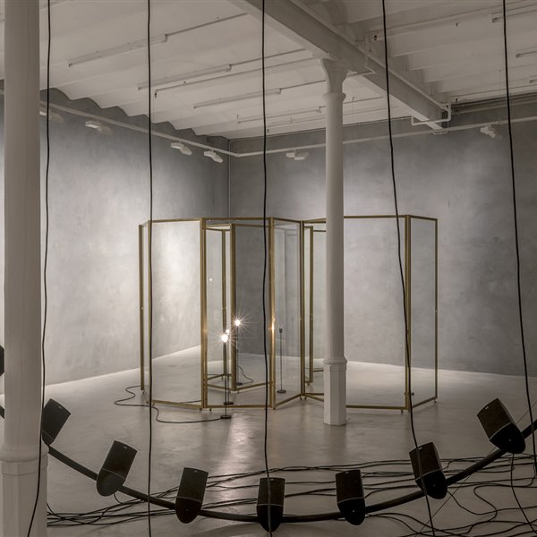'Glances', la primera exposición de Alicja Kwade en España 
