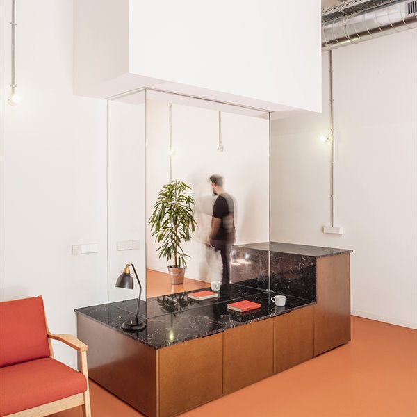Este piso en realidad es una planta baja muy bien aprovechada