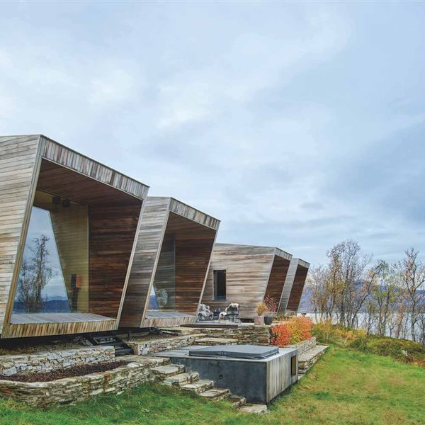 Una cabaña de madera con impresionantes vistas