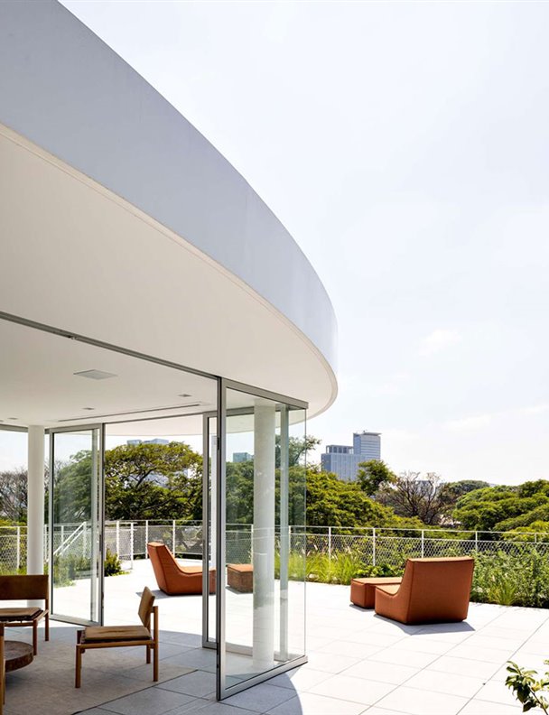 Piérdete entre las geometrías de esta casa brasileña 