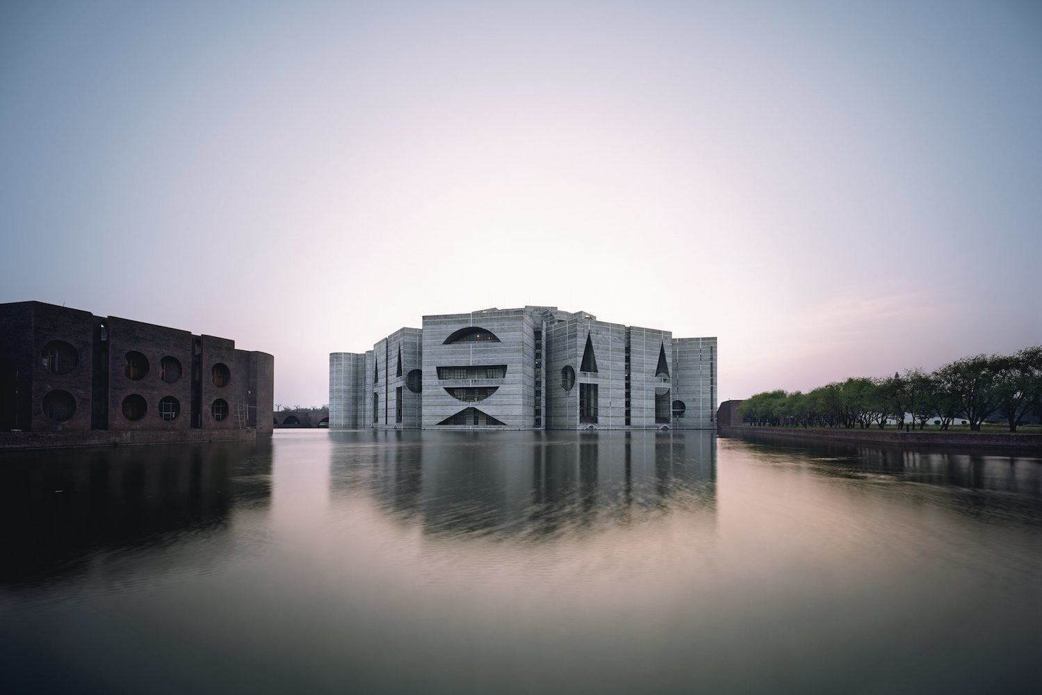 Asamblea Nacional de Bangladesh, de Louis Kahn.