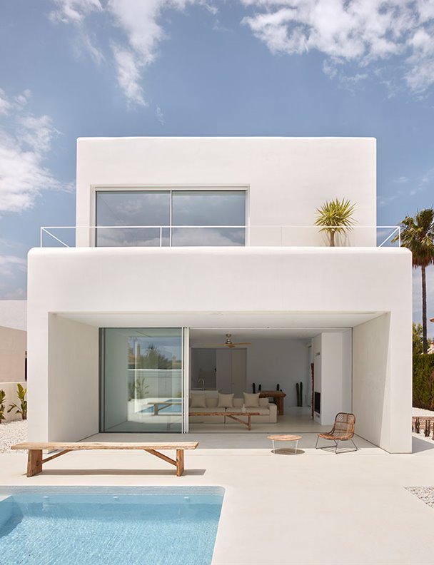 Una casa blanca muy moderna en Ibiza