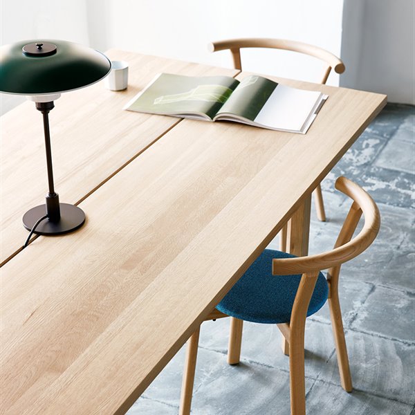 Conoce esta firma de muebles de diseño delicado con la madera mejor tratada