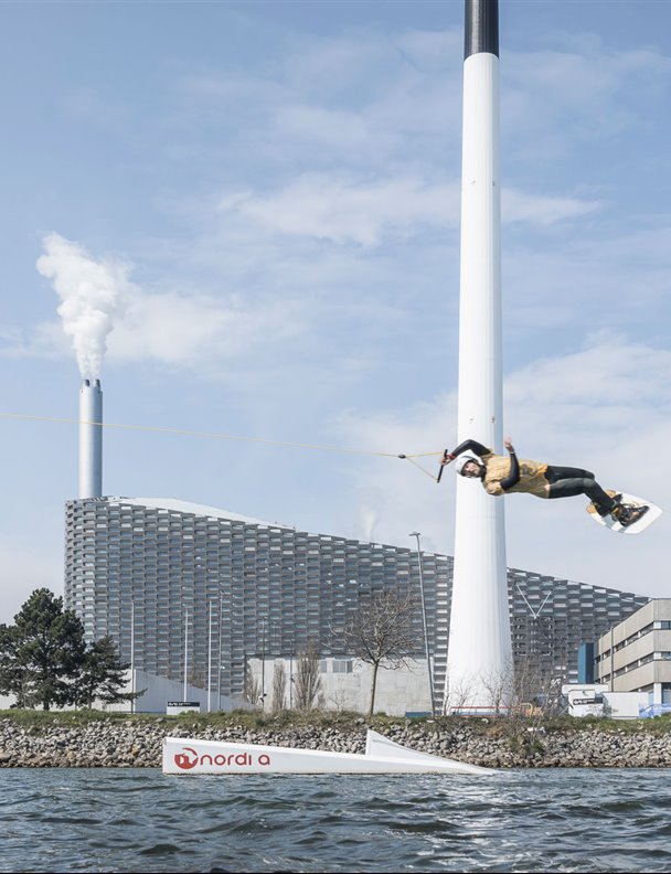 ¿Te imaginas esquiar sobre una planta de residuos? Ya puedes hacerlo en CopenHill