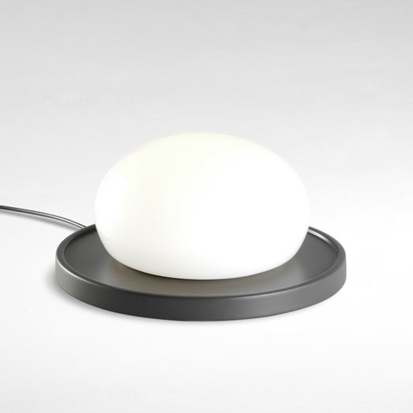 No, esto no es un ratón para el ordenador, sino la nueva lámpara de sobremesa de Marset