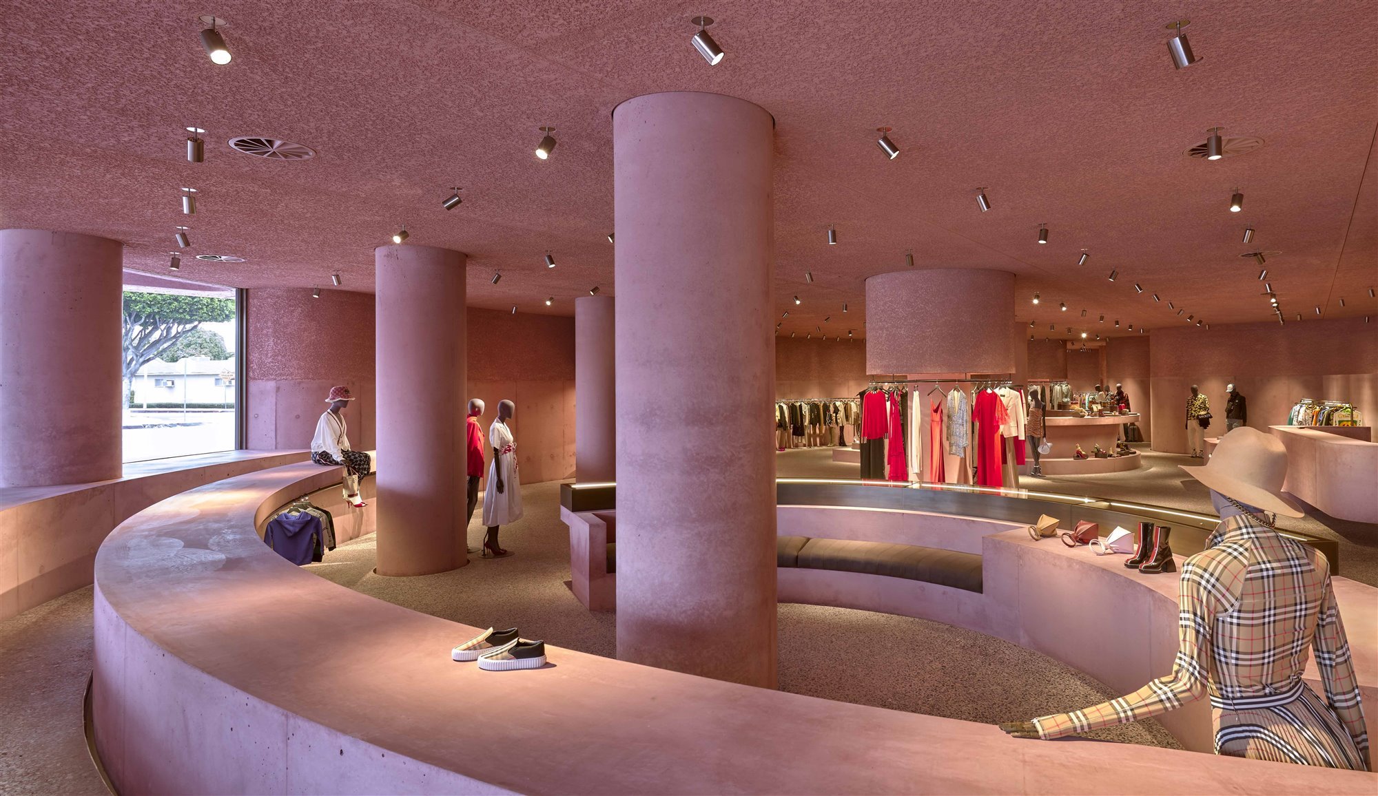 interior boutique tienda de ropa the webster de Adjaye Associates
