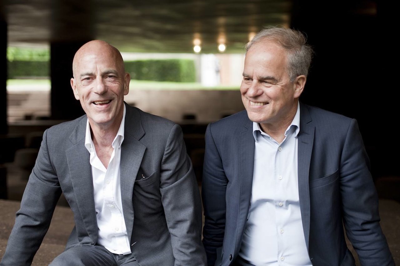 Jacques Herzog (a la izquierda) y Pierre de Meuron, los arquitectos elegidos para levantar la primera capilla de autopista que se construirá en Suiza.