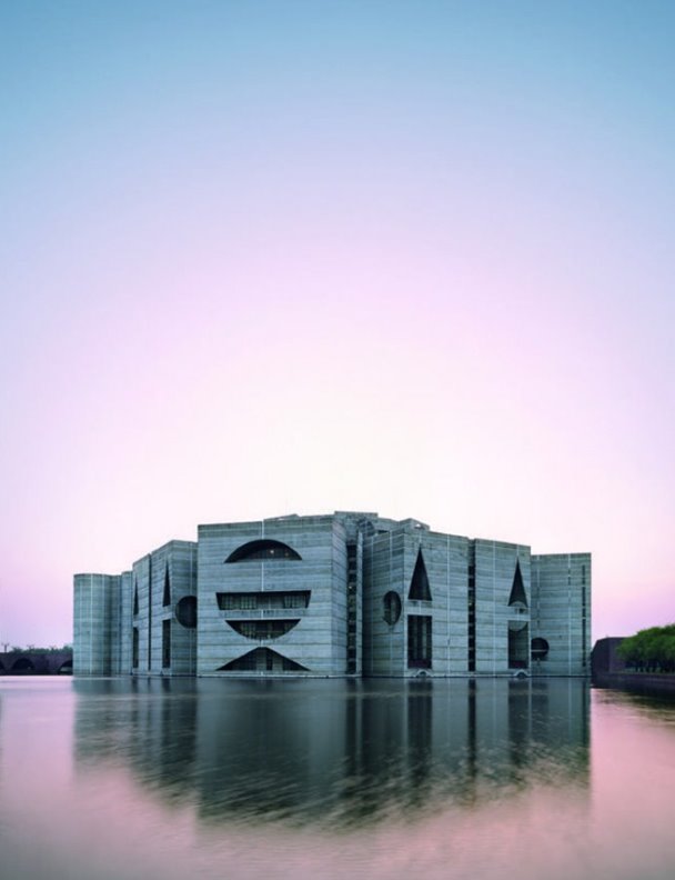 9 edificios de Louis Kahn que te impresionarán medio siglo después de su construcción