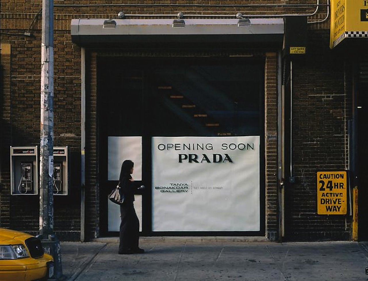 Del 20 de octubre de 2001 al 24 de noviembre, Elmgreen & Dragset mostraron su obra "Opening Soon / Powerless Structures, Fig 242", en la galería Tanya Bonakdar del barrio neoyorquino de Chelsea.