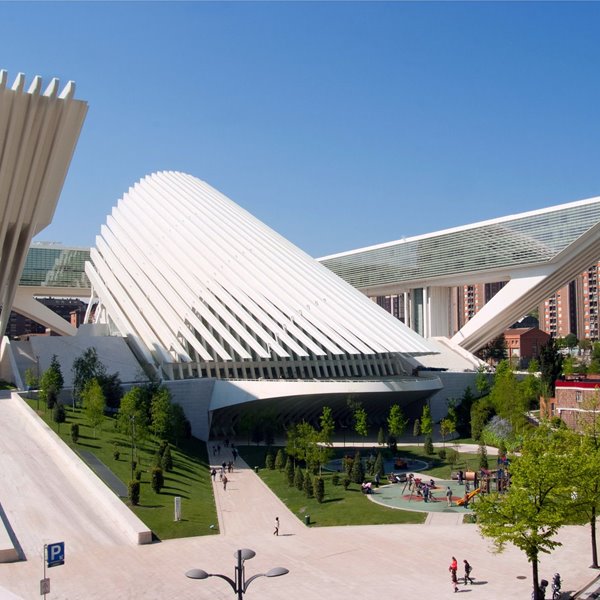 Diez grandes fracasos de la arquitectura española (¡y un edificio desaprovechado!)
