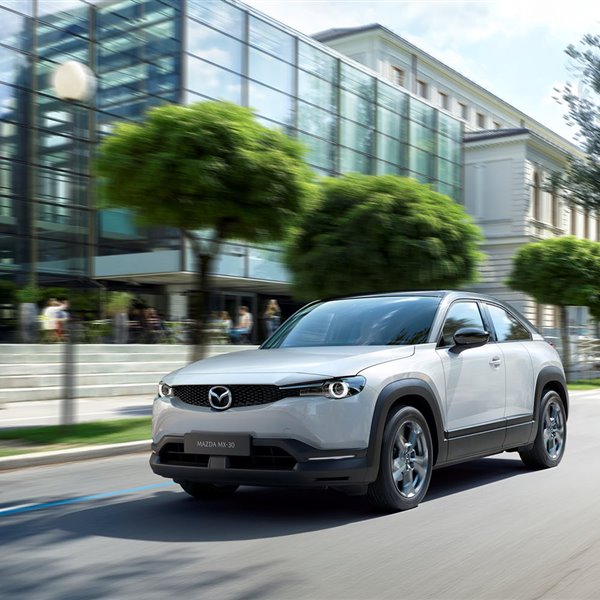 ¿Buscas un coche ecológico? El Mazda MX-30 es eléctrico y lleva plástico reciclado