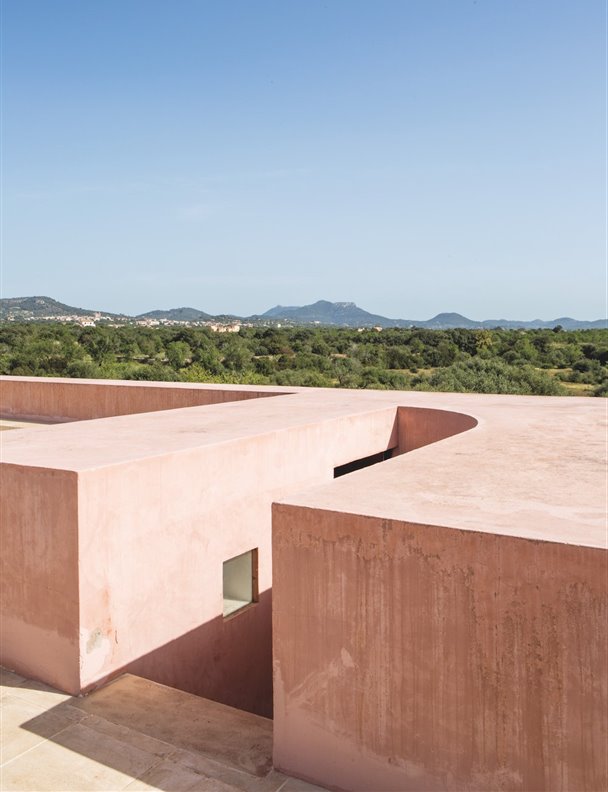 Alquilar esta casa de vacaciones en Mallorca te hará ver la vida de color rosa