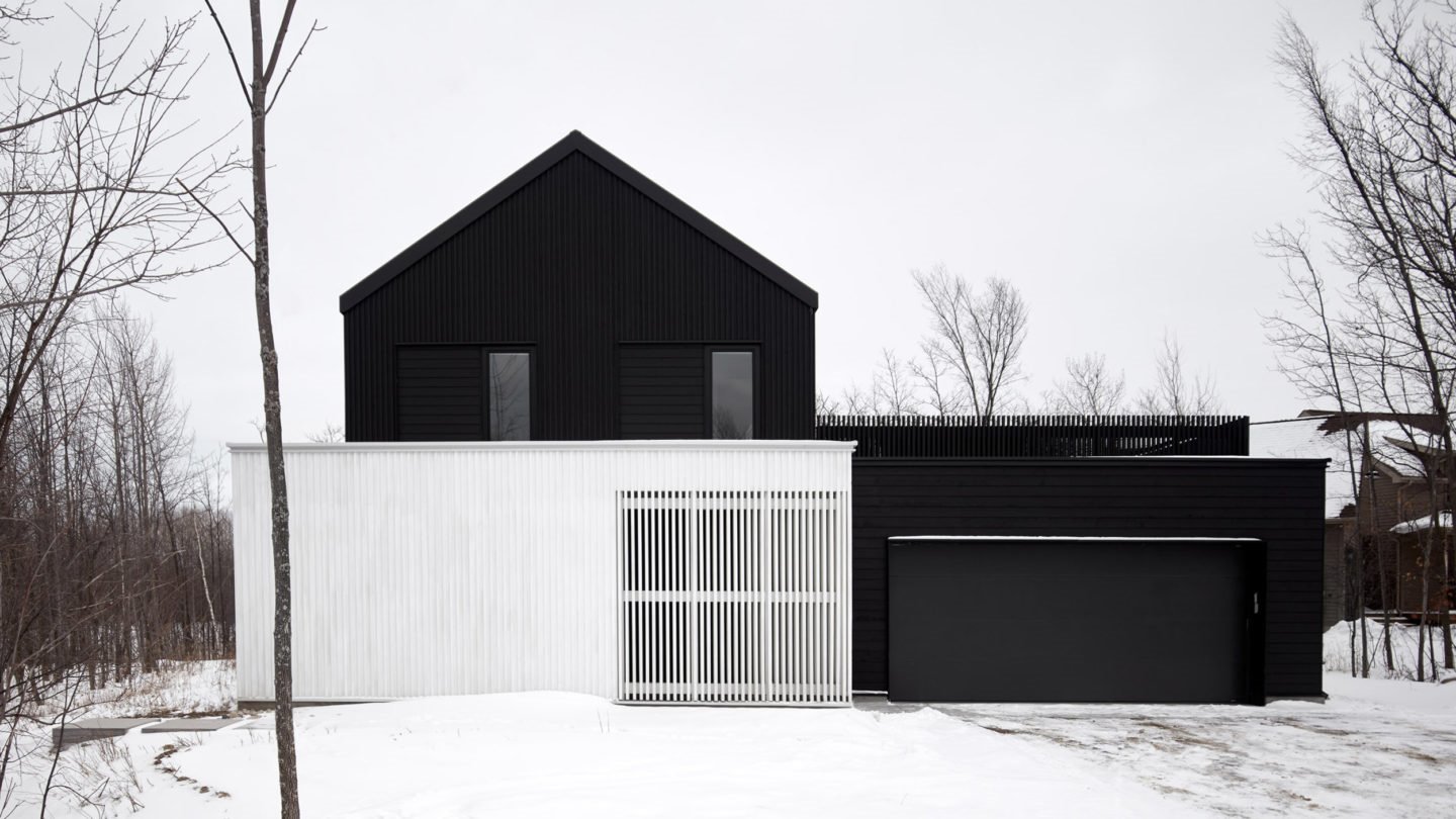 Casas montaña nieve 5 exterior blanco y negro. En las Montañas Azules de Ontario