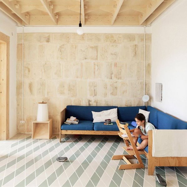Piedra, madera, artesanía y motivos arabescos se dan la mano en esta casa de campo de Palma de Mallorca: ¡es pura inspiración!