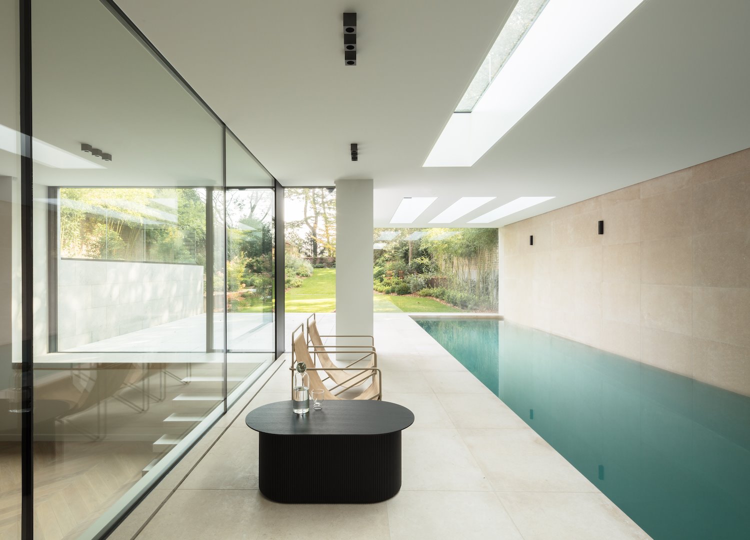 Casa en Bruselas con interiores modernos piscina