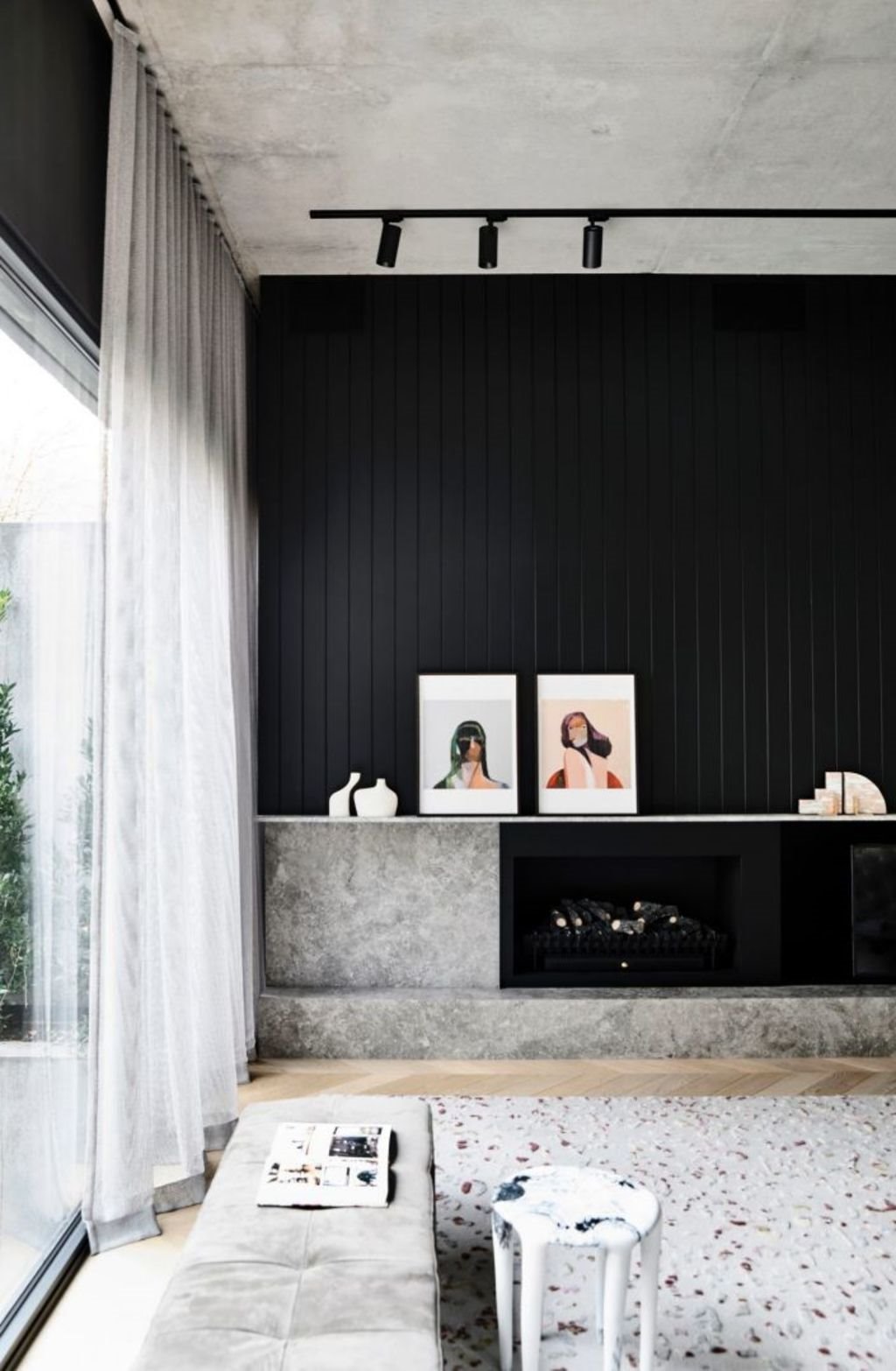 Salon moderno con cortinas blancas de linio