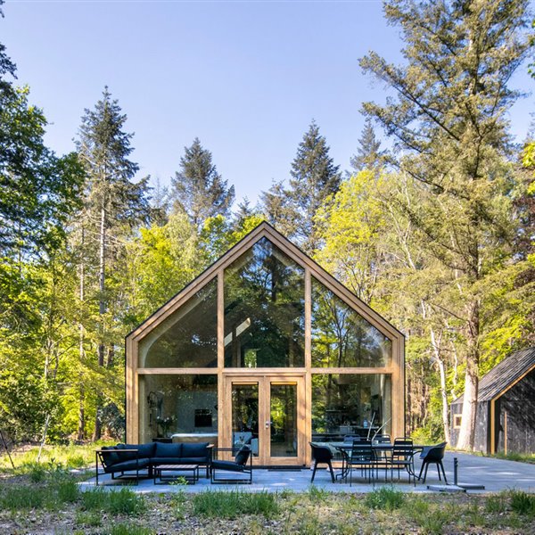Una moderna casa prefabricada de madera para amantes de la Naturaleza