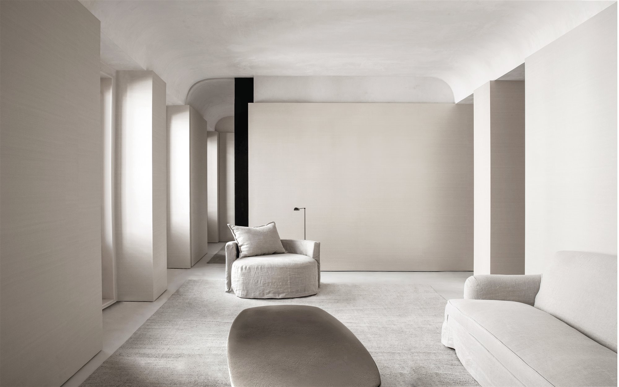 Salon minimalista de una casa diseñada por Iker Ochotorena