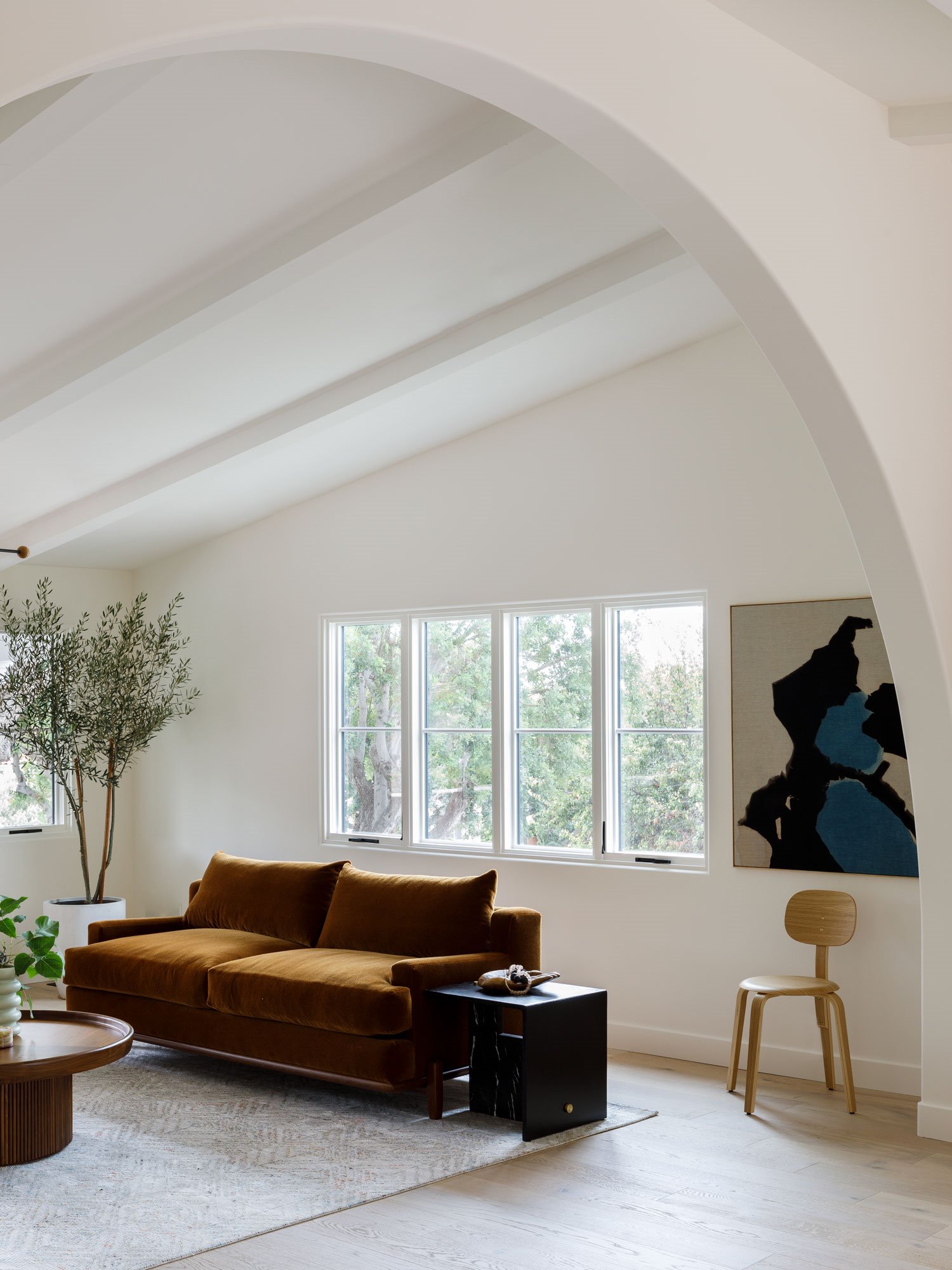 Casa moderna con arcos en Australia salon
