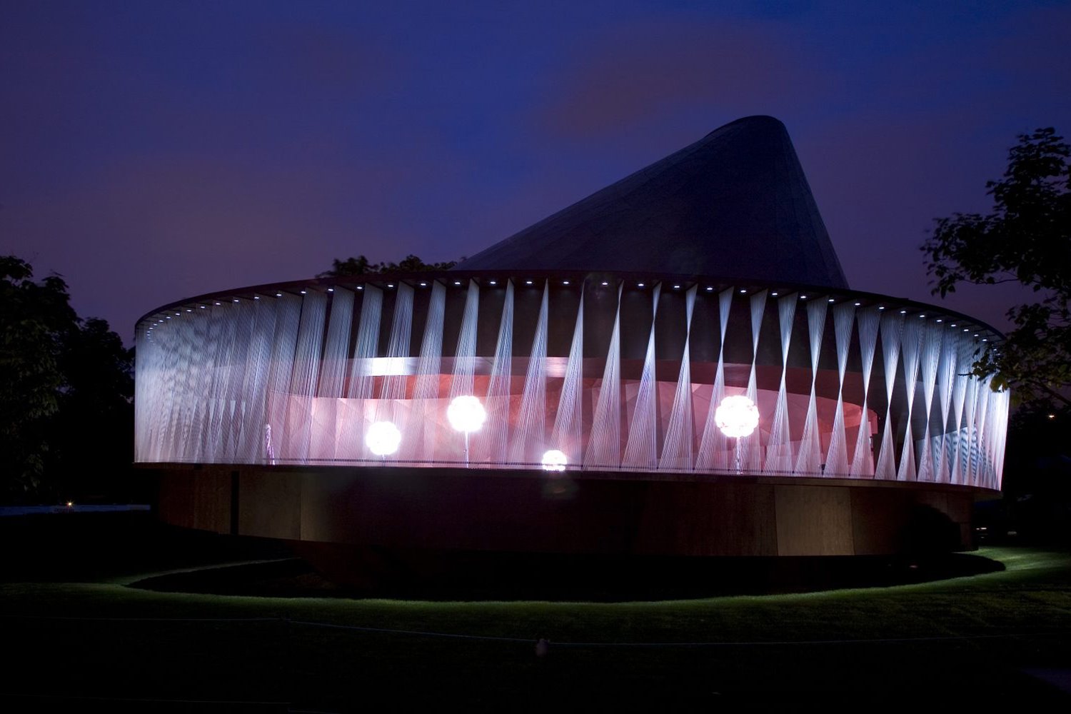 Olafur Eliasson y Kjetil Thorsen diseñaron el Serpentine Pavilion de 2007