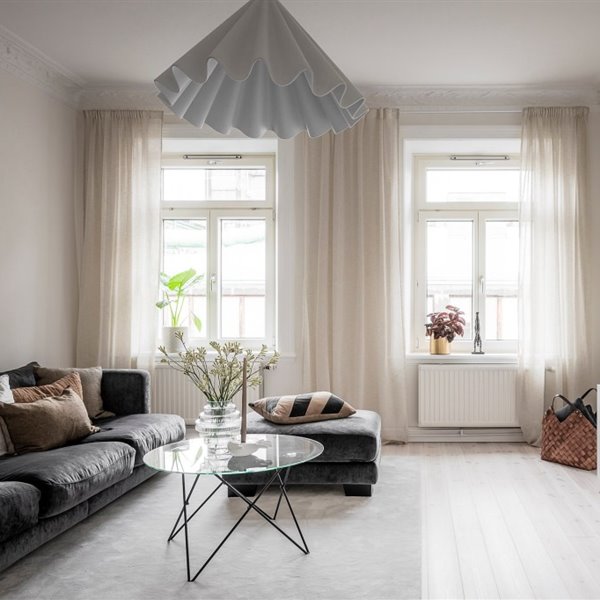 Beige, blanco y negro crean un contraste muy favorecedor en este piso en Suecia
