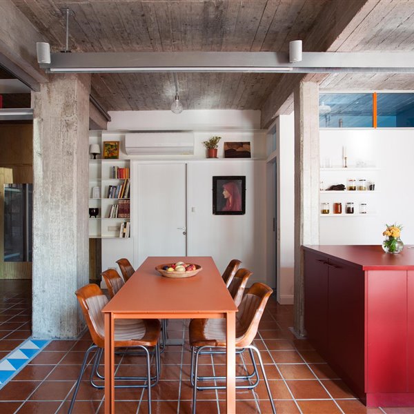 De oscuro semisótano a moderno loft lleno de encanto 