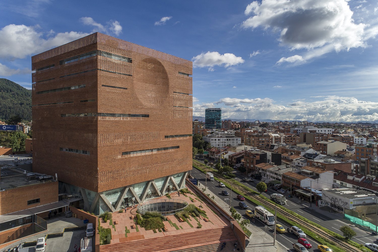 RIBA 2021 Expansion of the University Hospital of the Santa Fe de Bogotá Foundation Columbia El Equipo Mazzanti Giancarlo Mazzanti photograph by Alejandro Arango