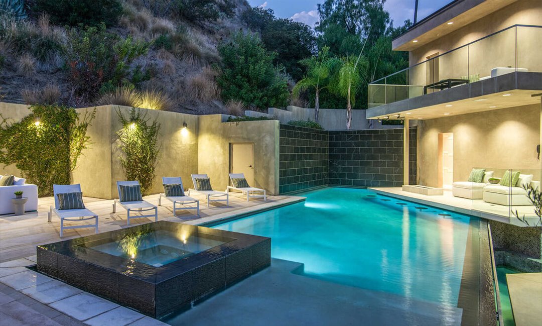 Casa de la cantante Rihanna en Hollywood Hills piscina