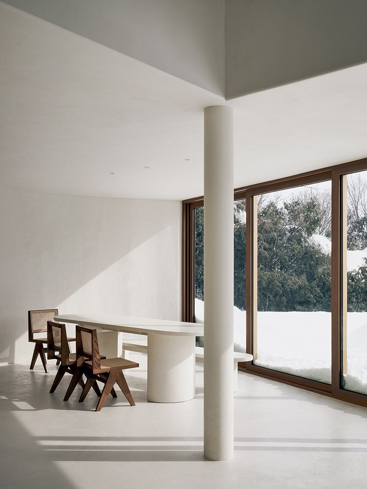norm-residence-montreal-arquitectura-minimalista-en-blanco1 b9eb3b46 750x1000