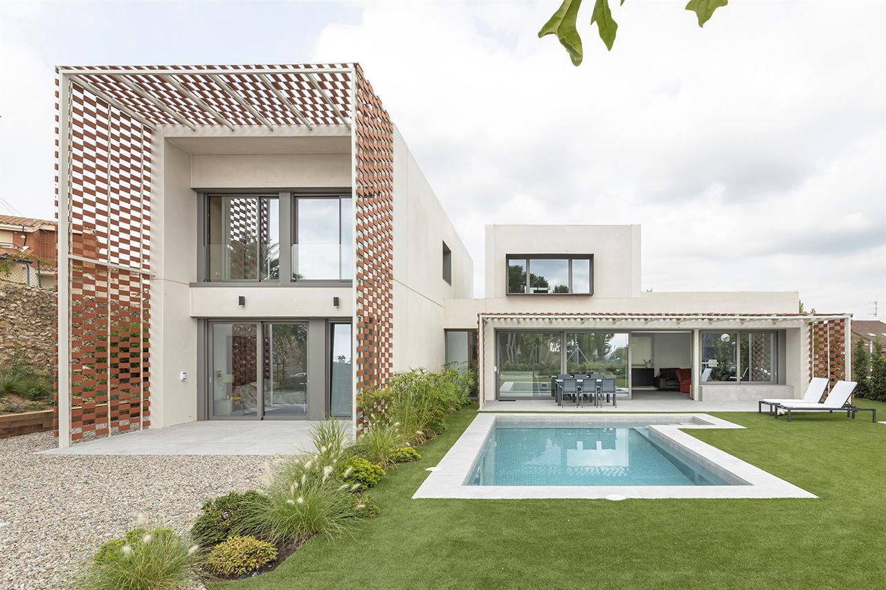 Casa prefabricada de hormigón en Tarragona, diseñada por el estudio Taab6 Arquitectura y realizada por Hormipresa.
