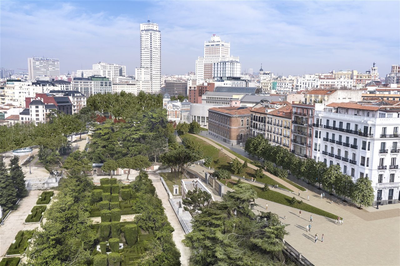 El protagonista de la renovada Plaza de España es el peatón, que tiene a su disposición 70 000 metros cuadrados más.