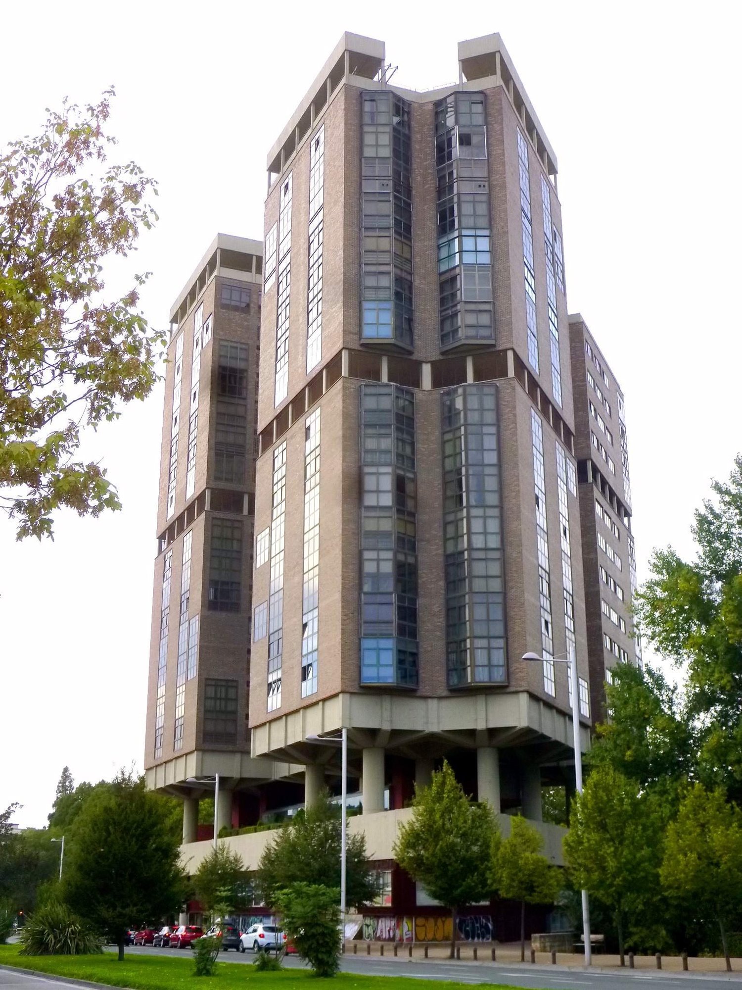 Edificio Singular. 70 m. Navarra.