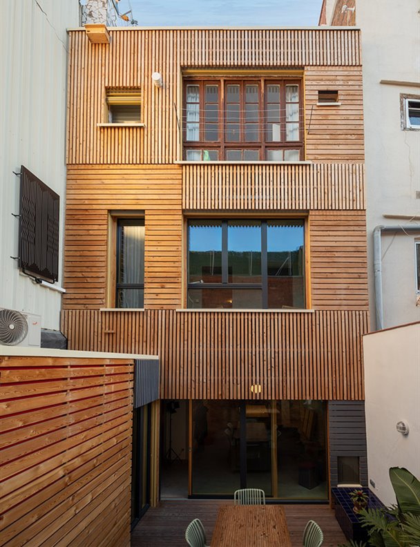 La primera casa pasiva rehabilitada en Barcelona que compensa su huella de carbono