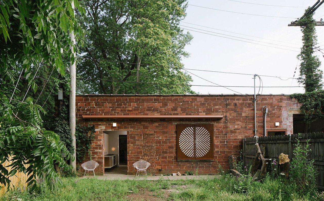 En el proyecto de Big Space, Little Space, por Davidson Rafailidis el jardín forma parte de la flexibilidad de la vivienda.