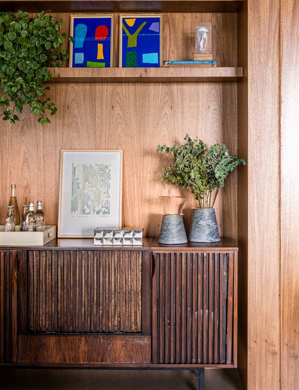 Solo dos meses de reforma para crear este apartamento cálido, sencillo y moderno