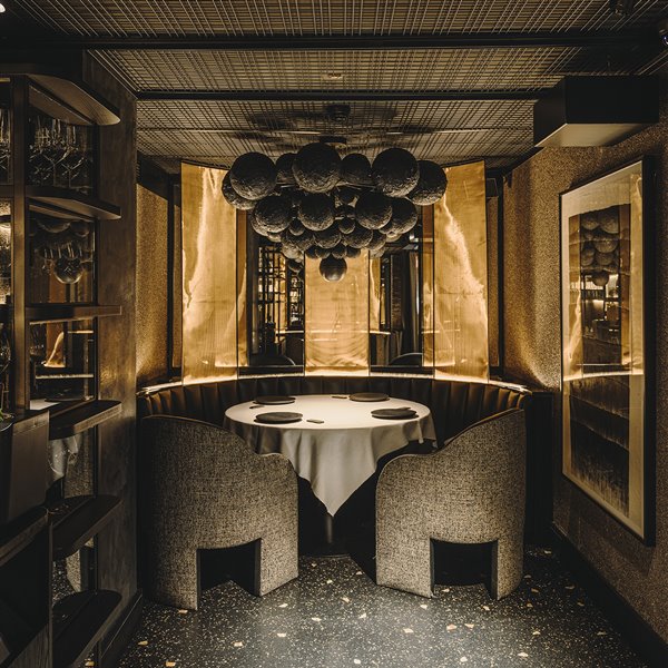 El pequeño restaurante más bonito del mundo está en Madrid y se accede a él por un pasadizo oscuro