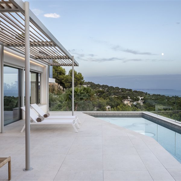 Esta casa es un espectacular balcón asomado a la bahía de Palma