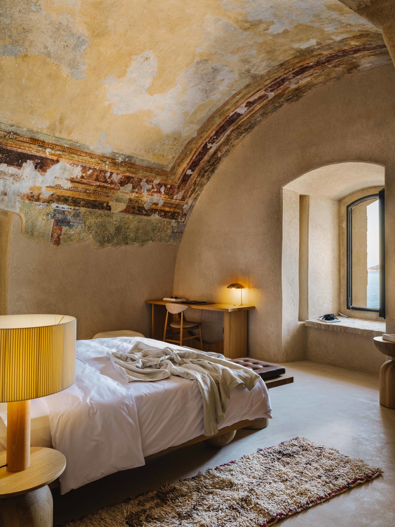 Algunas suites Sky incluso cuentan con frescos originales en los techos.