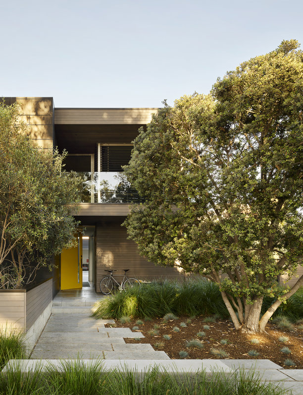Por fuera, esta casa es un oasis y, por dentro, una galería de arte contemporáneo