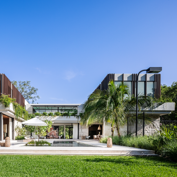 Brutalismo, diseño brasileño y líneas rectas conviven en esta casa de Miami