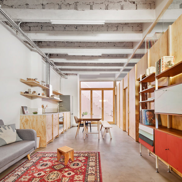 De casa barata a casa de diseño: 40 metros en Barcelona que dignificaron el pasado