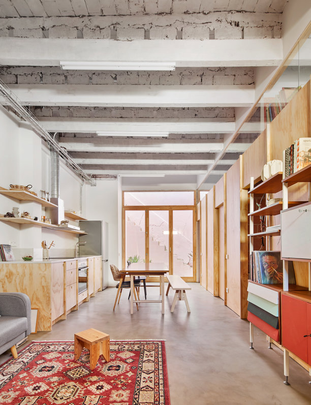 De casa barata a casa de diseño: 40 metros en Barcelona que dignificaron el pasado