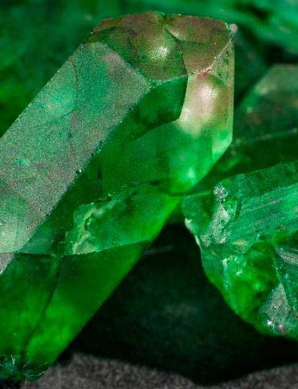 Guía completa sobre las esmeraldas: origen, propiedades, simbología y cuidados